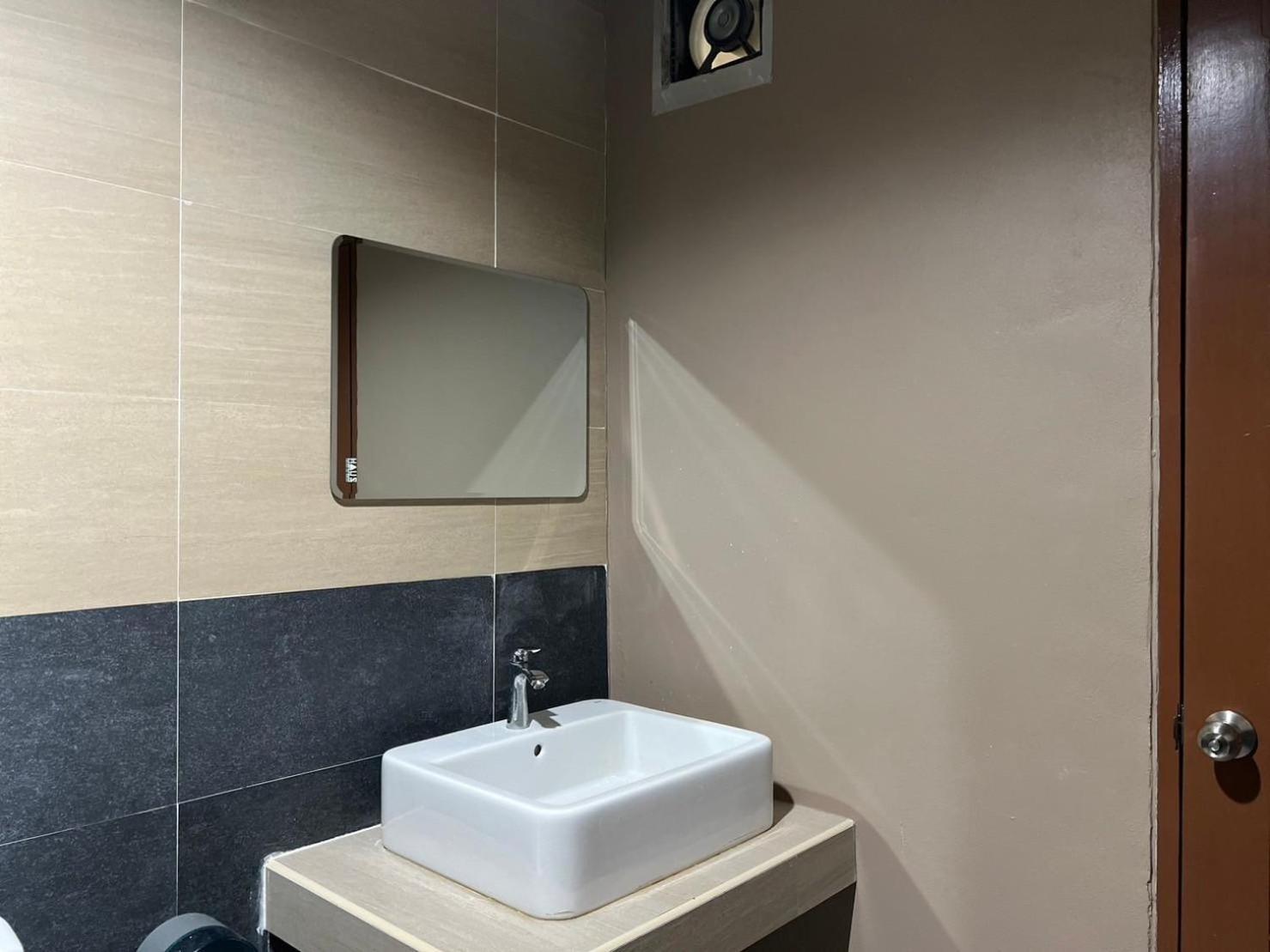 V Tharm Hotel Udon Thani Exterior photo